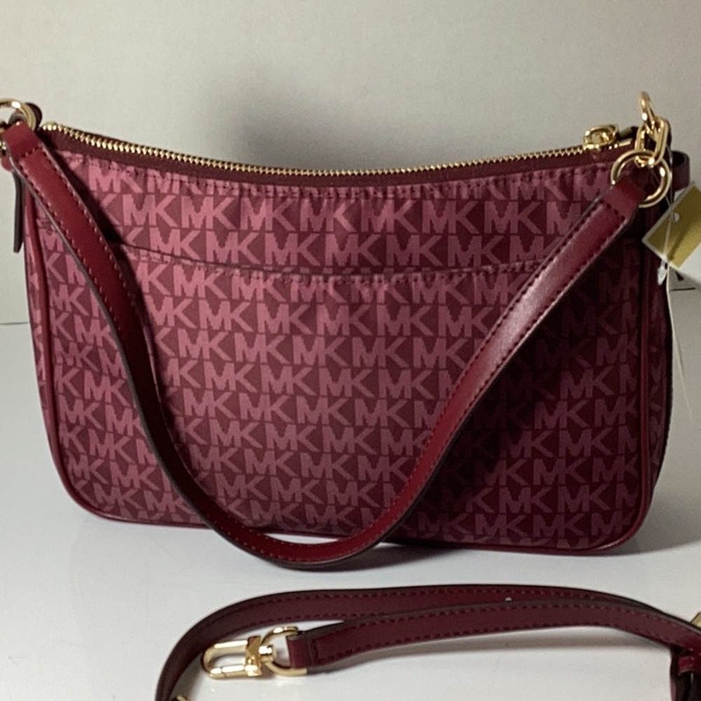 MICHAEL Michael Kors
Jet Set Medium Top Zip Pochette Crossbody Bag - Picture 6 of 11